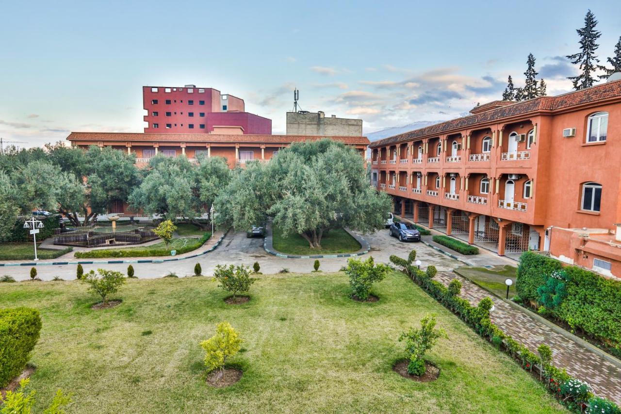 Complexe El Bassatine Hotel Beni Mellal Exterior photo
